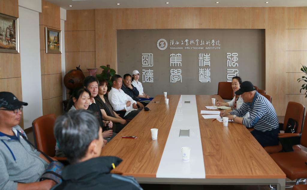 召开教师代表座谈会